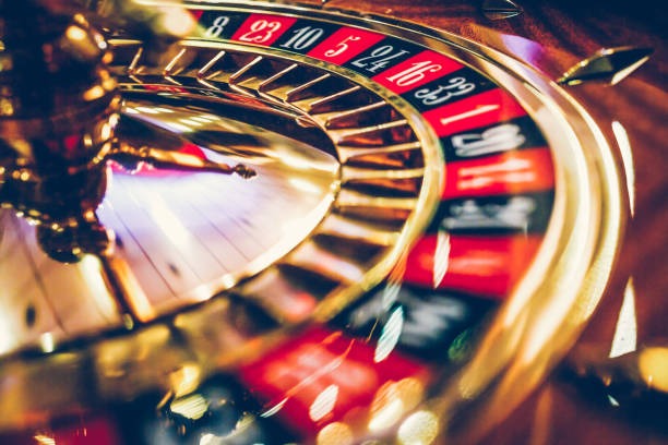 qq808 app showing live-dealer blackjack table and betting interface